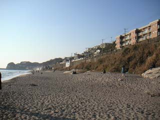 「海から見た鎌倉高校前」